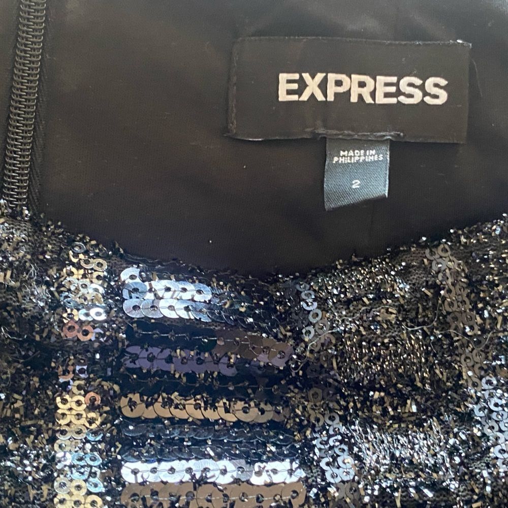 Express sequin mini skirt. - Picture 6 of 6